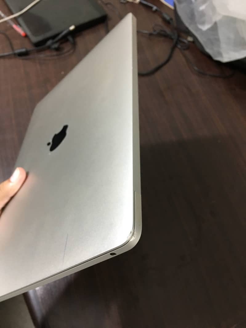 Macbook Pro  | M1 | 8GB | 250GB | 13-inch | little scratch on Body 3