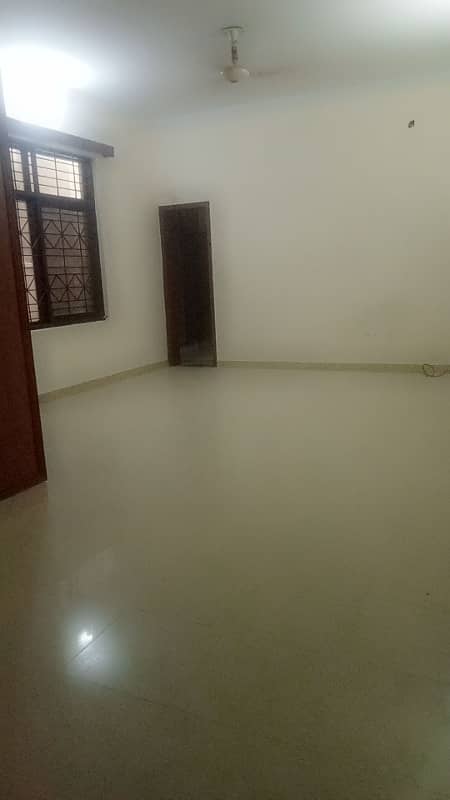 1 KANAL UPPER PORTION FOR RENT AAT THE PRIME LOCATION OF JOHAR TOWN WITH REASONABLE PRICE 6