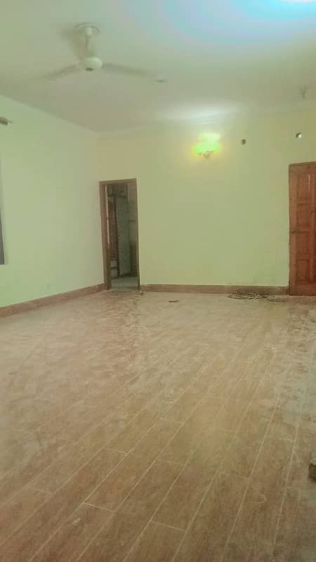 1 KANAL UPPER PORTION FOR RENT AAT THE PRIME LOCATION OF JOHAR TOWN WITH REASONABLE PRICE 8