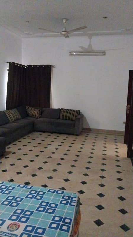 1 KANAL UPPER PORTION FOR RENT AAT THE PRIME LOCATION OF JOHAR TOWN WITH REASONABLE PRICE 9