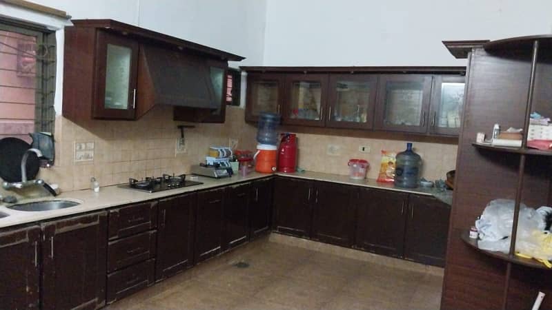 1 KANAL UPPER PORTION FOR RENT AAT THE PRIME LOCATION OF JOHAR TOWN WITH REASONABLE PRICE 10