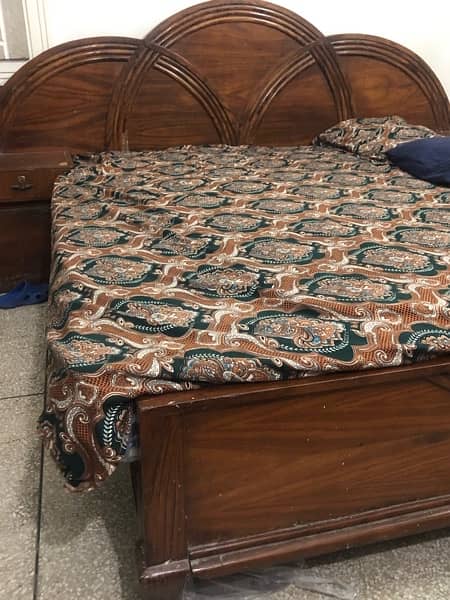 king siza bed with attach draws 1