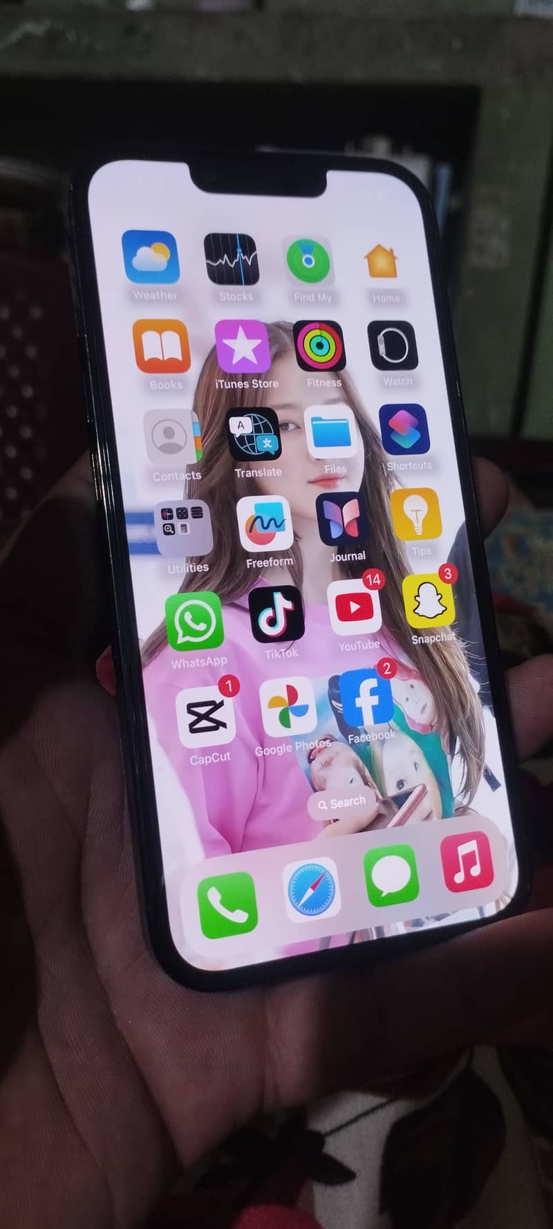 I phone 13 pro 512 GB . . . . . . . Health 84 2