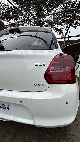 Suzuki Swift GLX VVT 2024 4