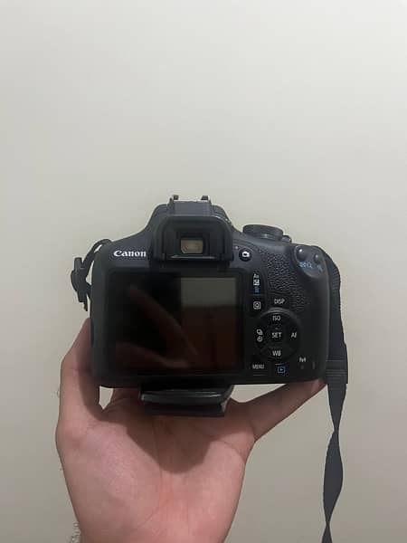 CANON EOS D2000 2