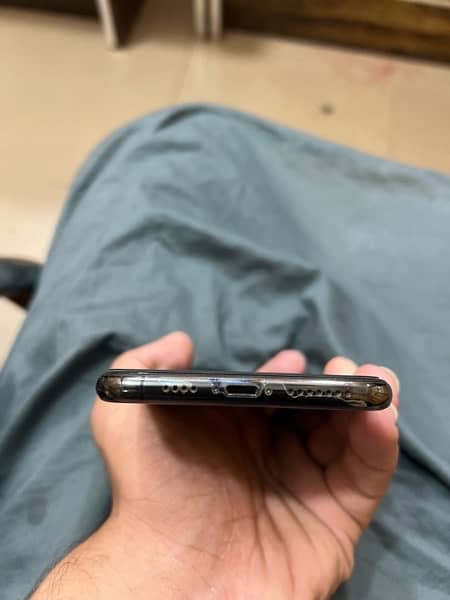 iPhone xs max Pta 4