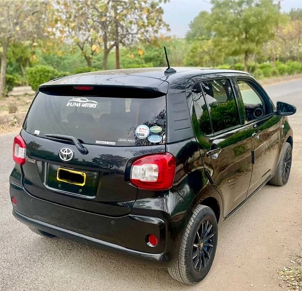 Toyota Passo 2017 pearl black fully original 3