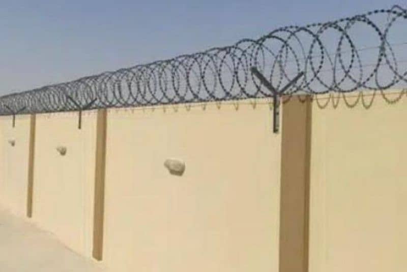 Razor wire Barbed wire Chain link Fence Jali Security Wire Welded Mesh 2