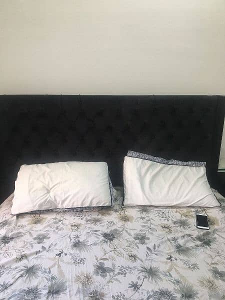 king Size Bed For Sale with 2 Side Tables Back Form Chesterfield Bed. 0