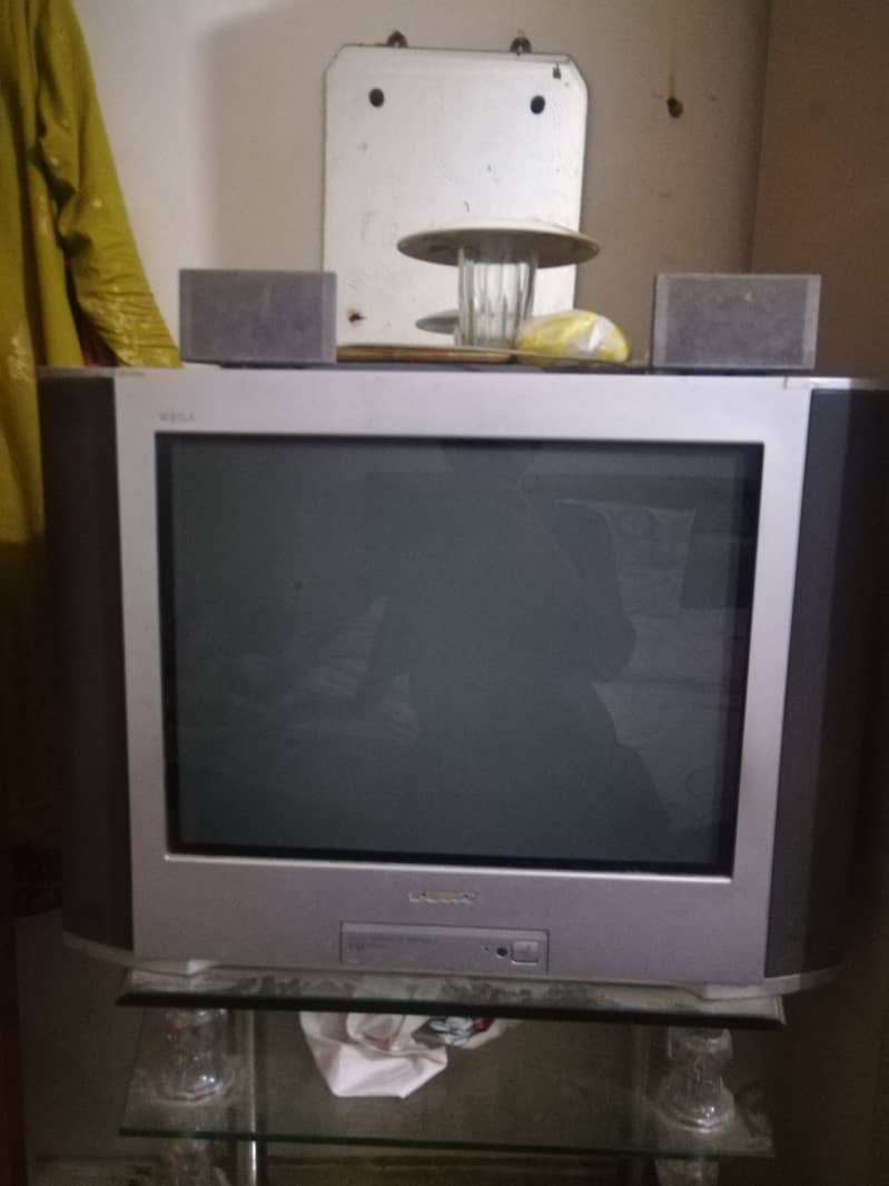 Sony wega with Dolby sound boffers price negotiable 0