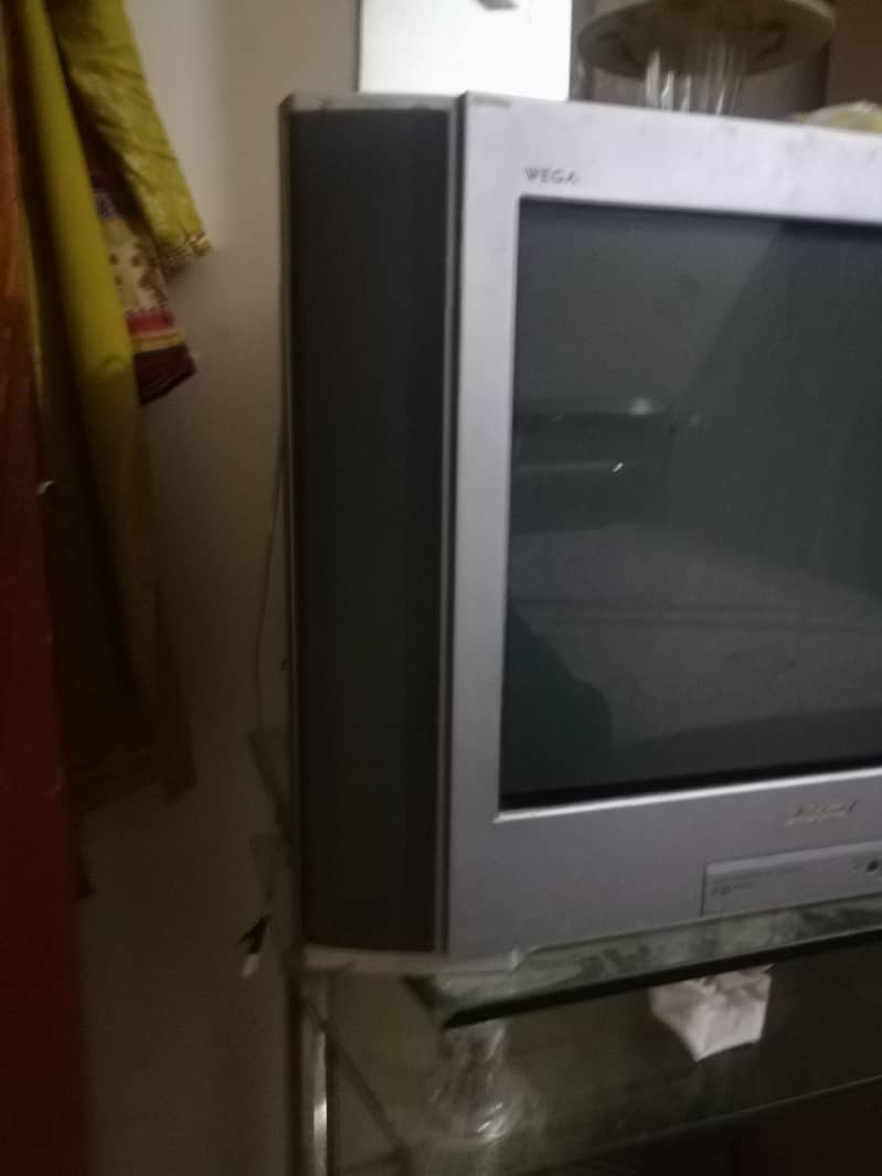 Sony wega with Dolby sound boffers price negotiable 1