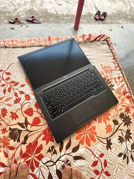 Dell core i7 8 generation 8/256 1