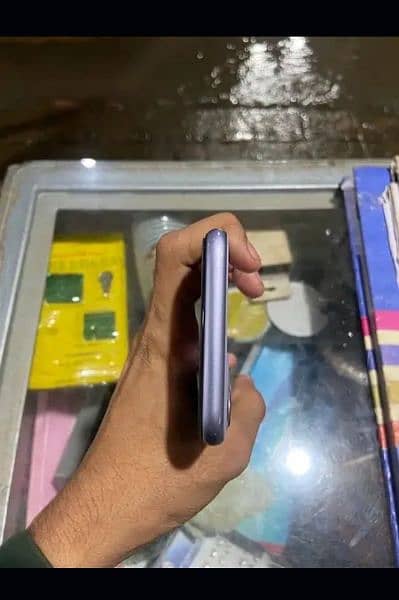 IPHONE 11 (256 GB) 3