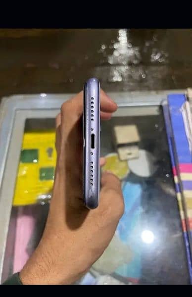 IPHONE 11 (256 GB) 4