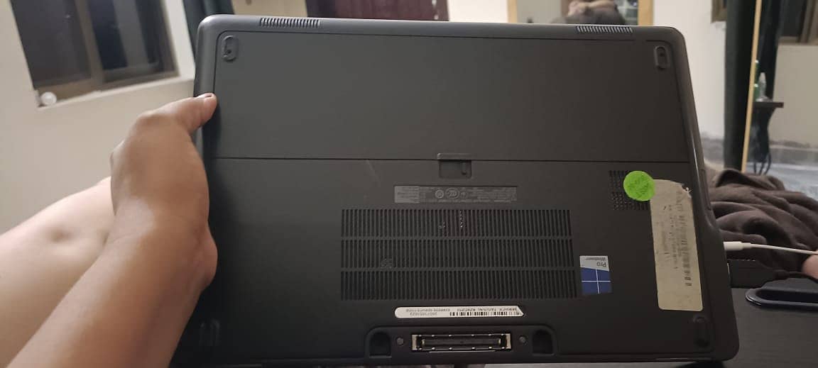 DELL latitude E7250 i5 5th gen 8gb Ram 256 SSD 5