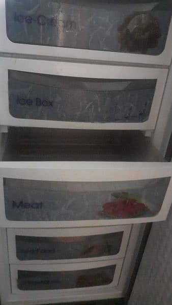 dowlance vertical freezer 10/10 1