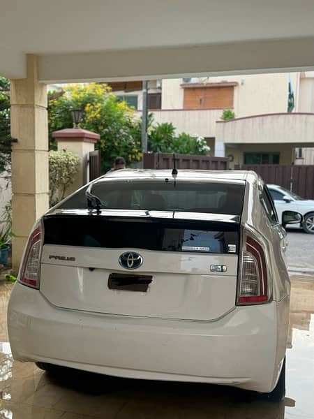 Toyota Prius 2014 3