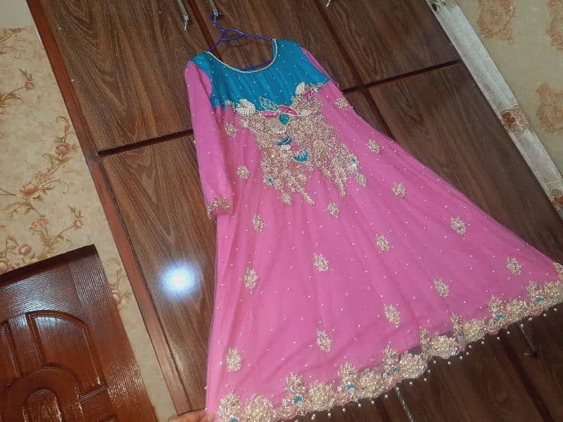 beautifull short frock with elegant work on it 3