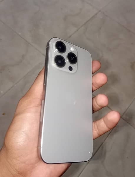 iphone 15 pro natural titanium 1