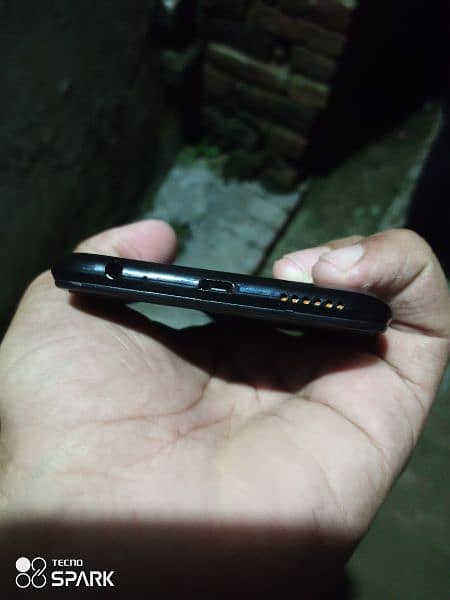 Infinix hot 8 with box and charge 4/64 2