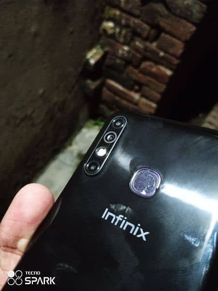 Infinix hot 8 with box and charge 4/64 3