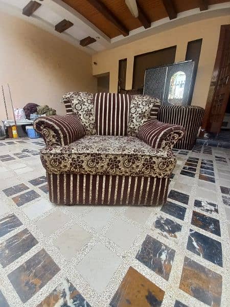 sofa set 7 seater in good condition no damage 0