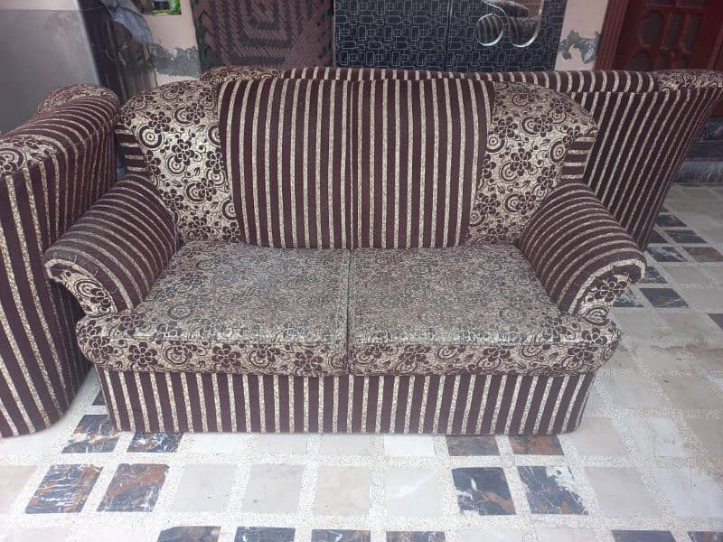 sofa set 7 seater in good condition no damage 1