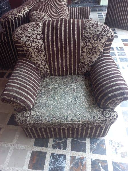 sofa set 7 seater in good condition no damage 3