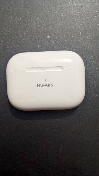 true wireless orignal NS-AIR 5 aurbuds.     wireless charging suported 0