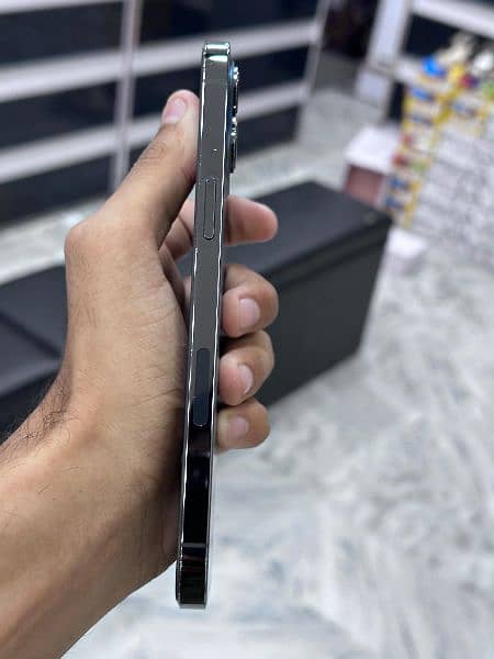 I phone 12 pro max jv non active  128 gb black color  Condition 10/10 2