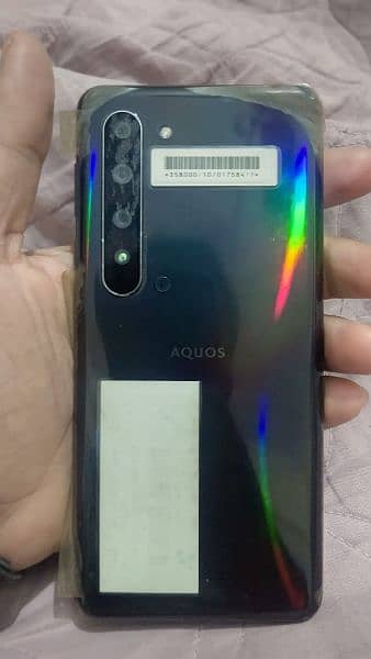 Aquos r5g 1