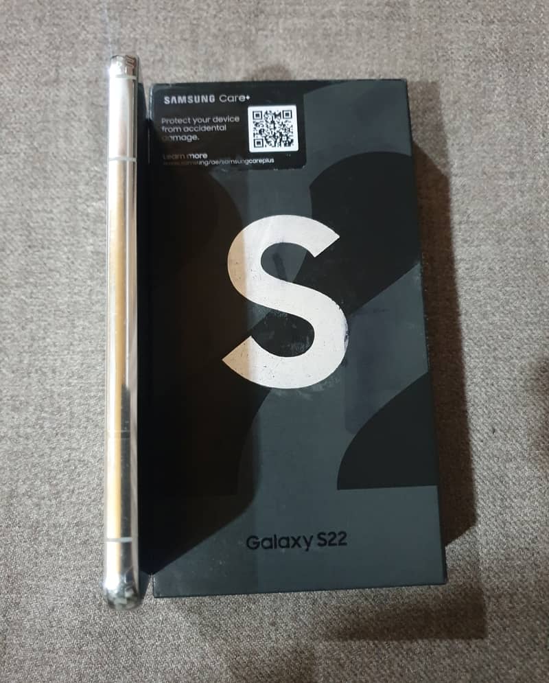 S22 International Warranty. 8GB/256GB. Full Box. White Color. 4