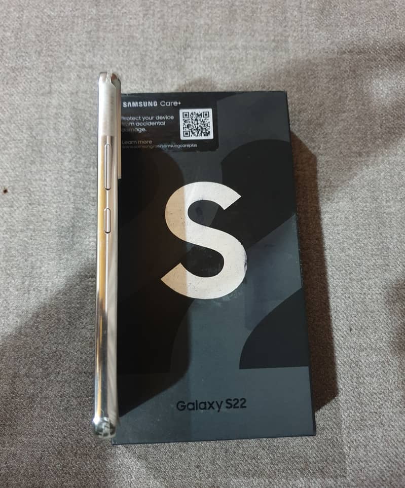 S22 International Warranty. 8GB/256GB. Full Box. White Color. 5