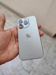 Iphone 15 pro Natural Titanium