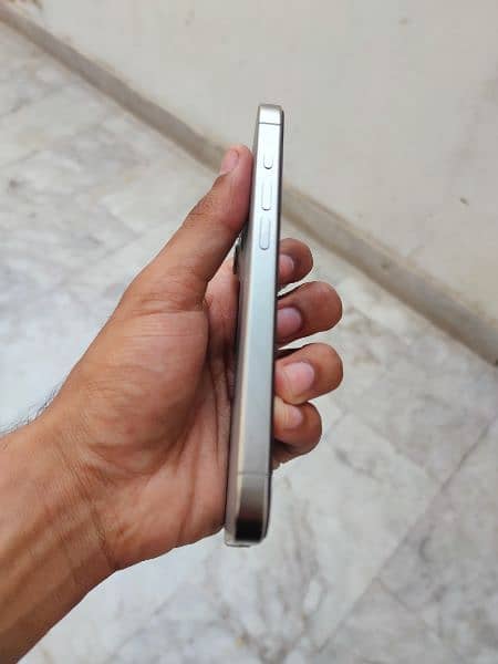 Iphone 15 pro Natural Titanium 1