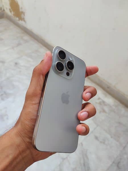 Iphone 15 pro Natural Titanium 2