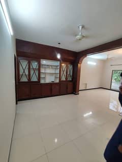 6 BEDROOMS DOUBLE STOREY HOUSE IS AVAILABLE FOR RENT. 0