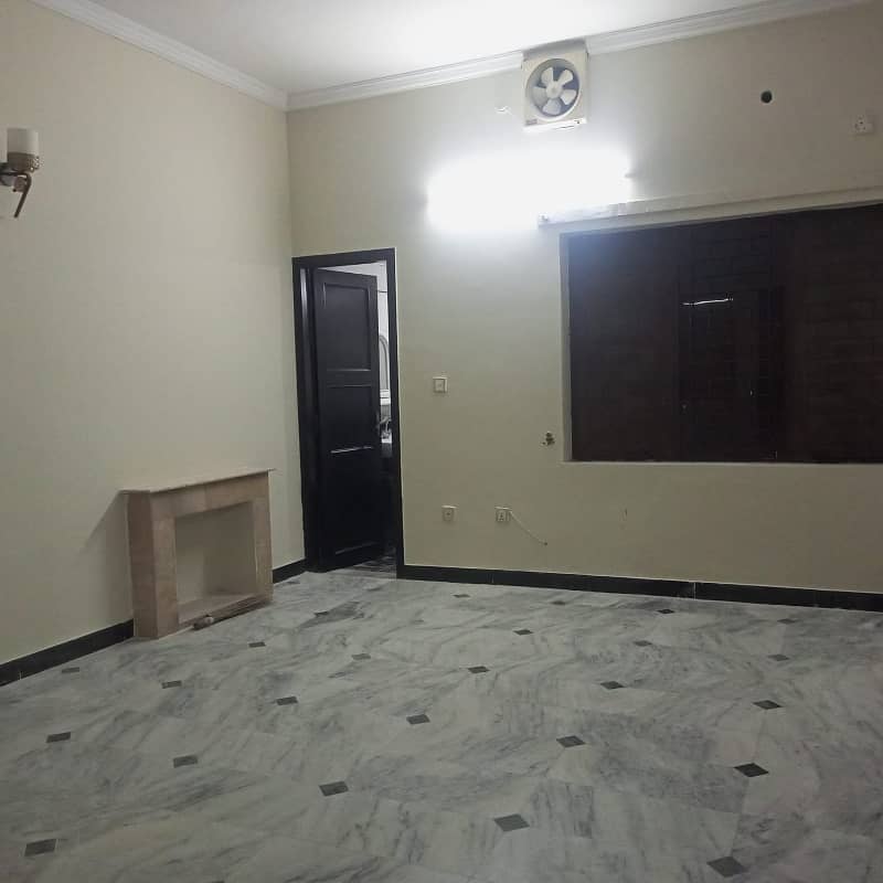 3 BEDROOMS GROUND PORTION IS AVAILABLE FOR RENT. 6