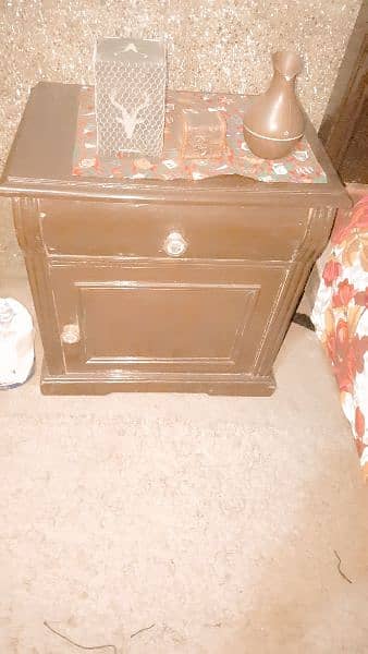 wooden bed set full with out matress good condition 5 moths use 5