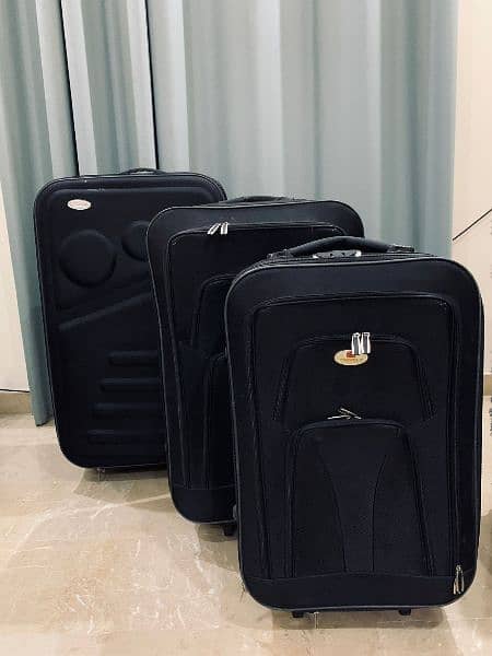 Luggage Bags Set in good condition 0