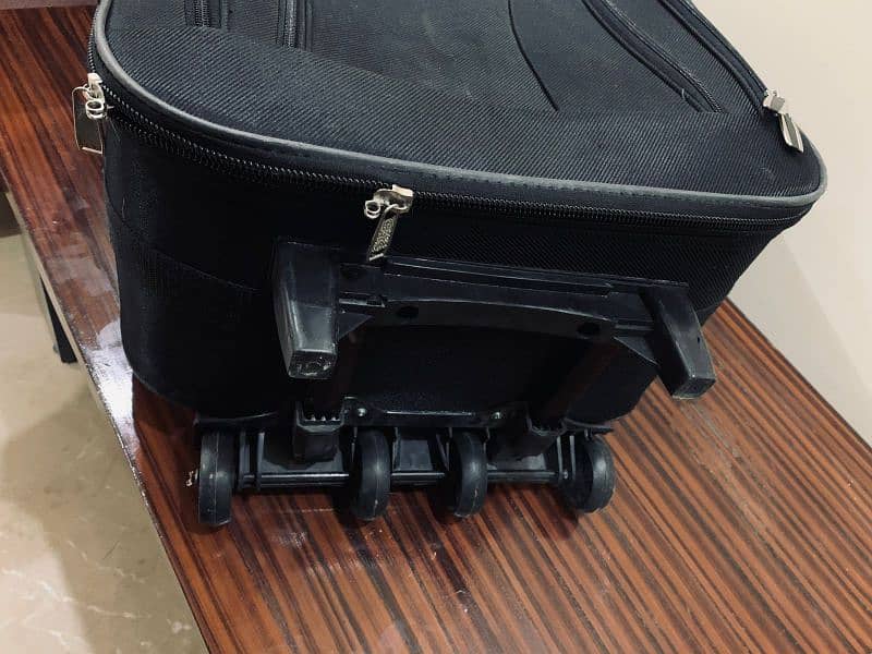 Luggage Bags Set in good condition 2