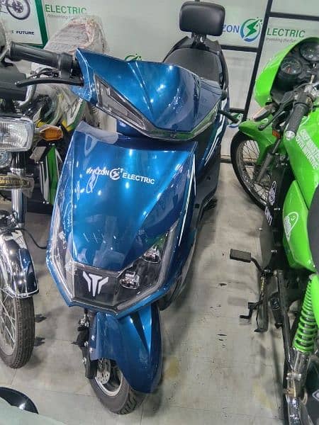 Pakzon Electric Scooty 70D 0