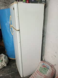 lg fridge good condition 9/10