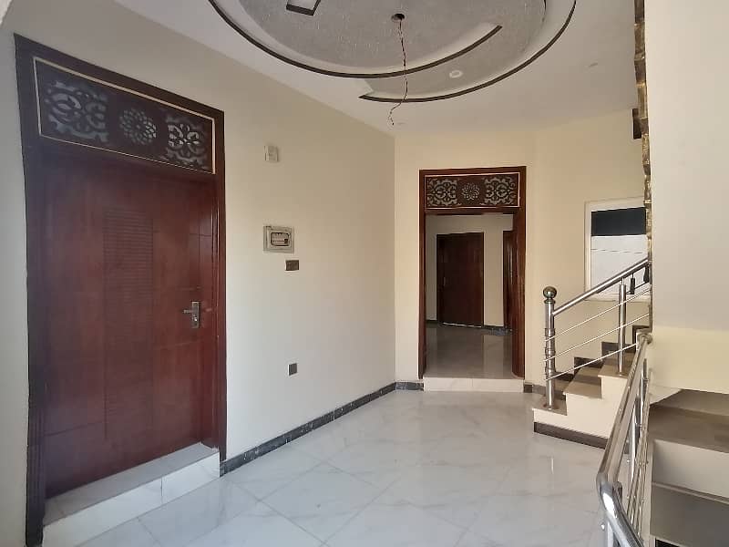 House 5 Marla For sale In Defence Road 10