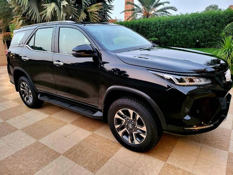 Toyota Fortuner Legender 2022 0