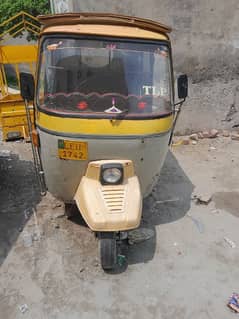 I am selling my auto rickshaw 0