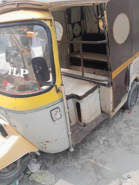 I am selling my auto rickshaw 1