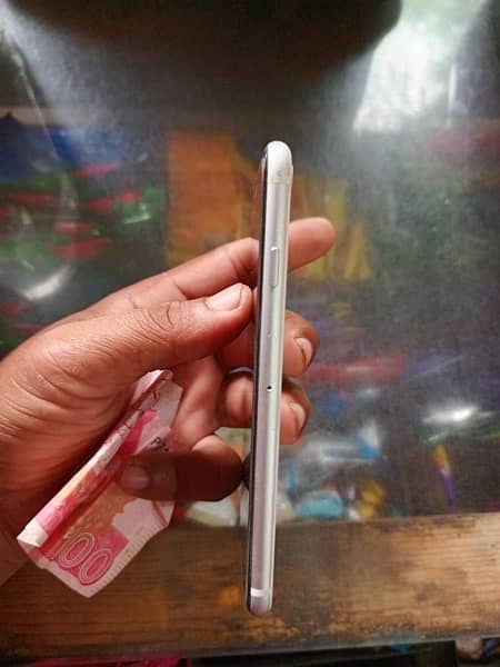 iPhone SE 2nd generation  256GB Non PTA 5