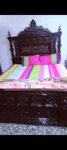 Kind size bed with 2 side tables and singarmez 1