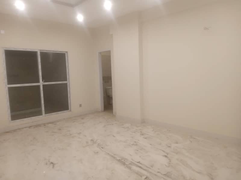 Prime Location Flat For sale In Karachi 3